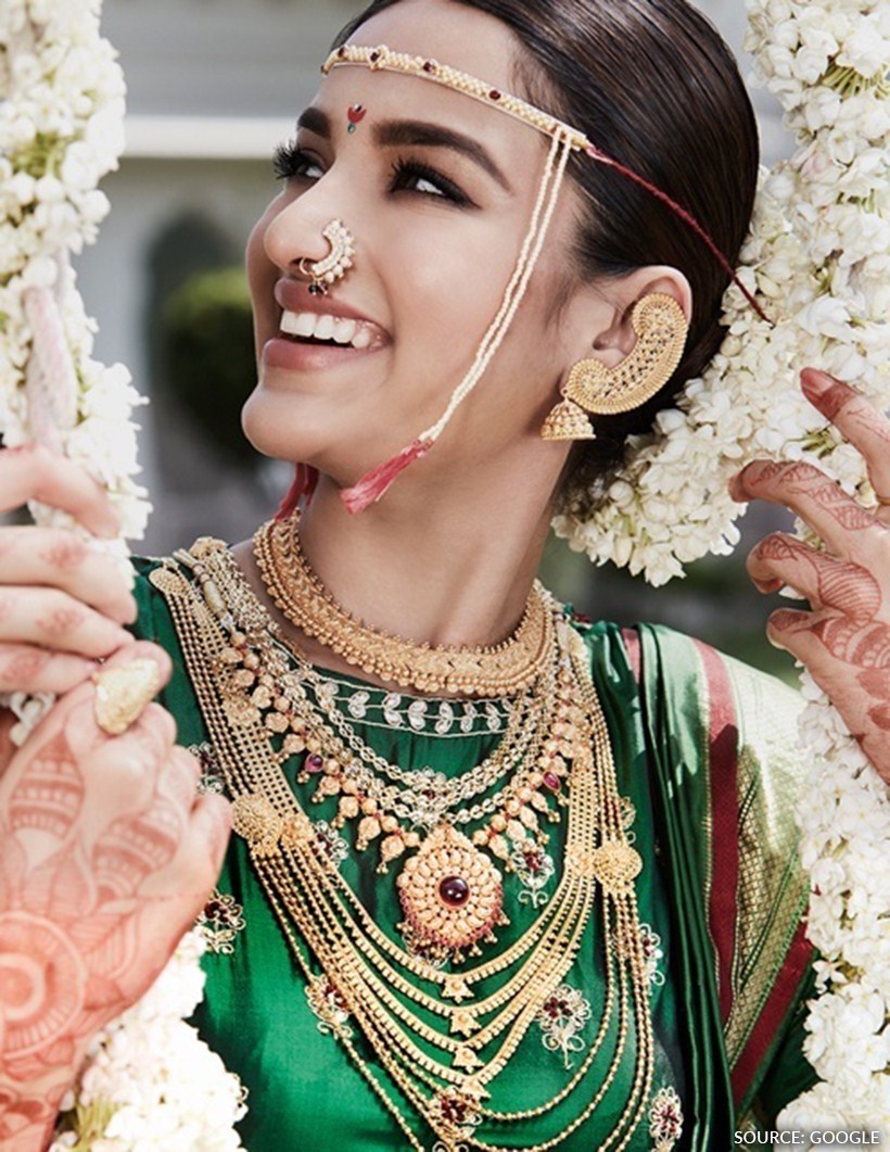 Trendy maharashtrian looks with gold jewellery