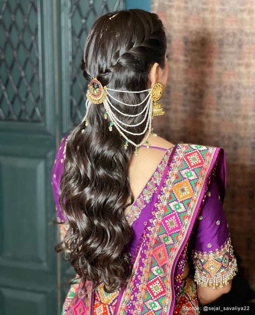 45+ Trending Maang Tikka Designs worn by Real Brides (All Kinds & Sizes) |  Indian hairstyles, Indian wedding hairstyles, Engagement hairstyles