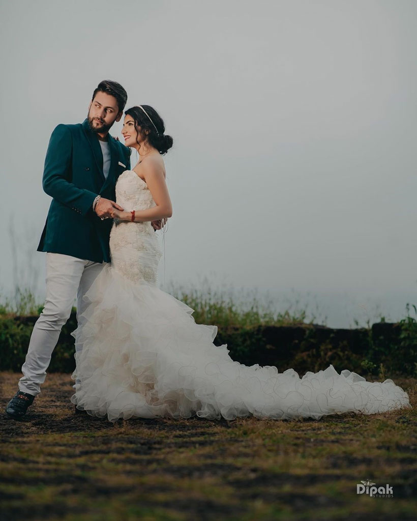 Style Icon www.dressrent.in - Red puffy pre-wedding shoot trail gown.  Artistic photography done by @aandtphotography11 www.dressrent.in we  provide all kind of pre-wedding shoot dress like long trail gown, ball gown,  White gown,